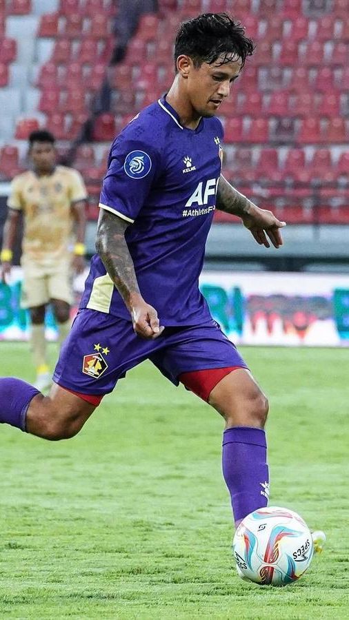 Sempat Nganggur, Begini Aksi Keren Irfan Bachdim Kembali Bermain Bola dengan Klub Barunya