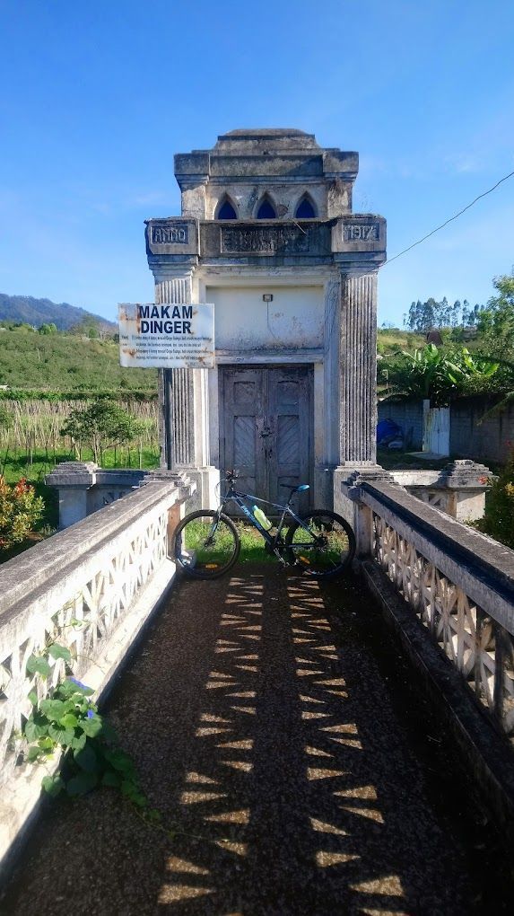 Potret Makam Pasutri Crazy Rich Belanda di Kota Batu, Berdiri Megah di Tengah Perkebunan Dikelilingi Perbukitan Indah