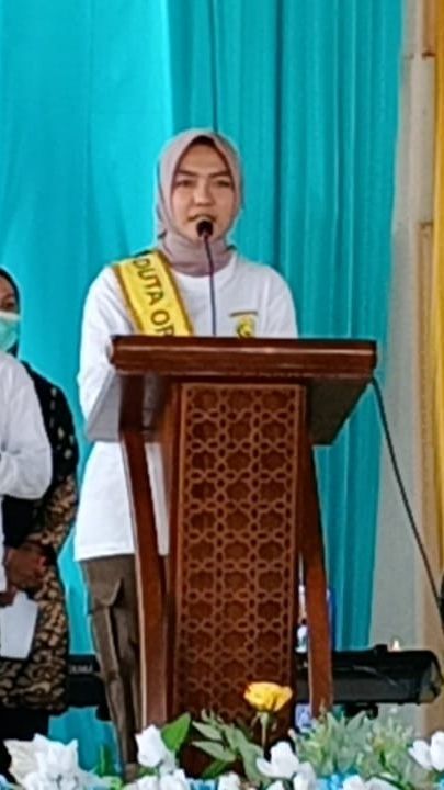 Ketua PKK Kabupaten Pulau Taliabu Bagikan 500 Kartu Peduli Sasar Masyarakat Rawan Stunting