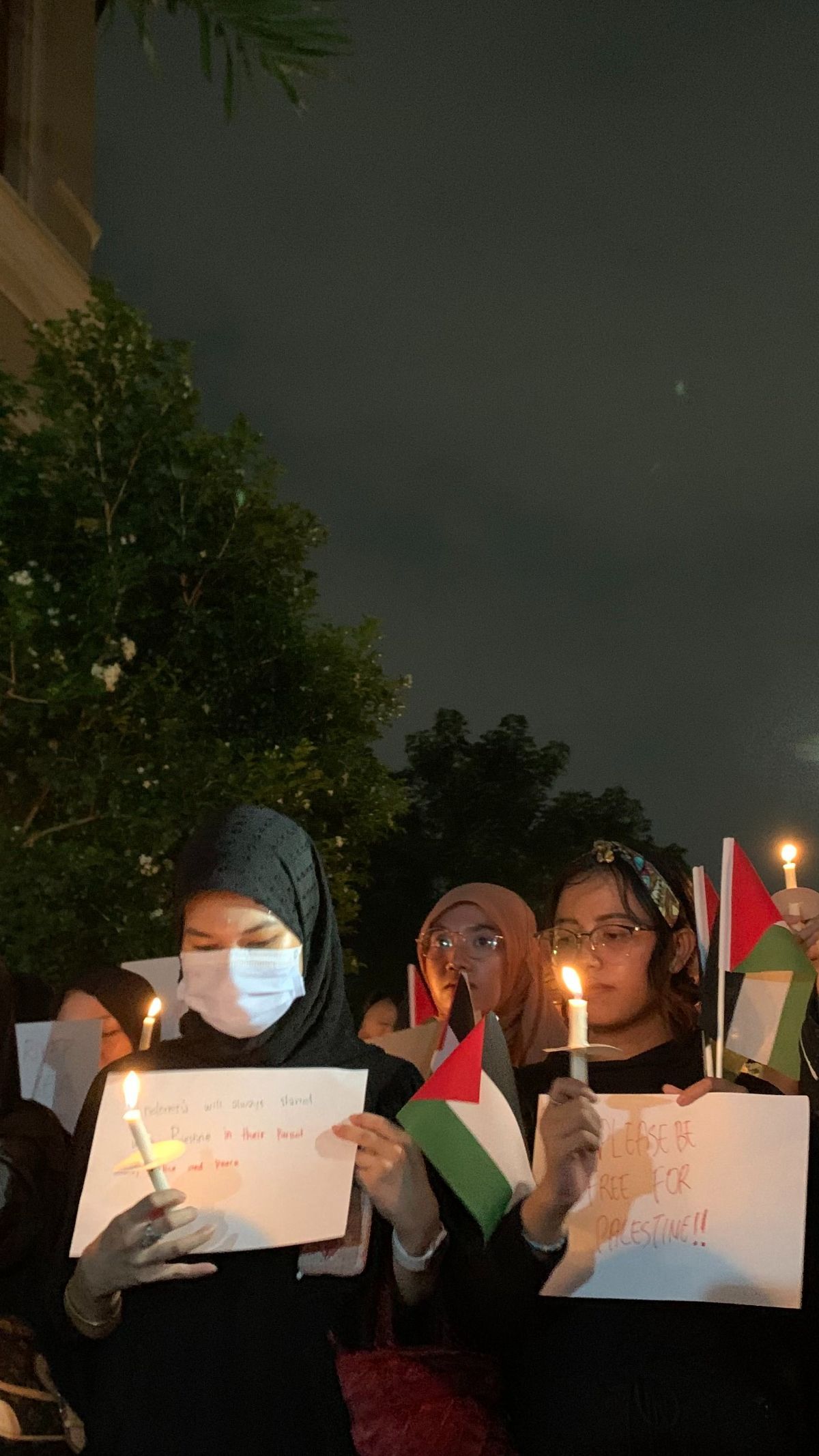 Warga Jakarta Gelar Doa Bersama dan Nyalakan Lilin untuk Gaza yang Jadi Target Agresi Israel