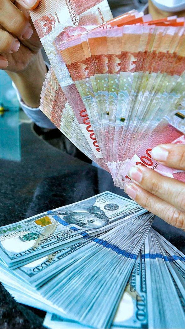 Rupiah Nyaris Rp16.000 per USD, Sri Mulyani Nilai Pelemahan Mata Uang Negara Lain Lebih Parah