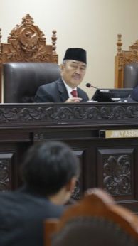 VIDEO: Jimly Buka-bukaan Dokumen Gugatan Syarat Usia Capres Cawapres 