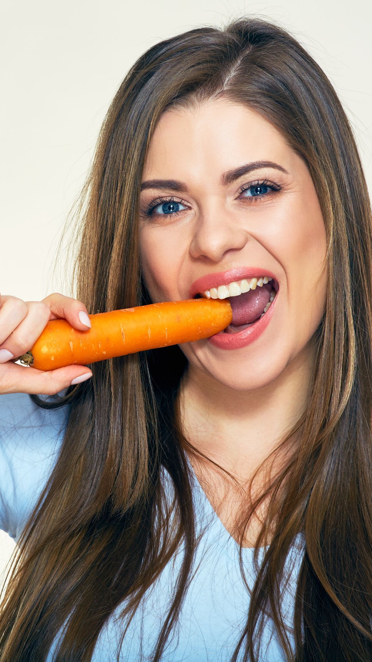 consuming-carrots-every-day-this-woman-s-skin-turns-orange