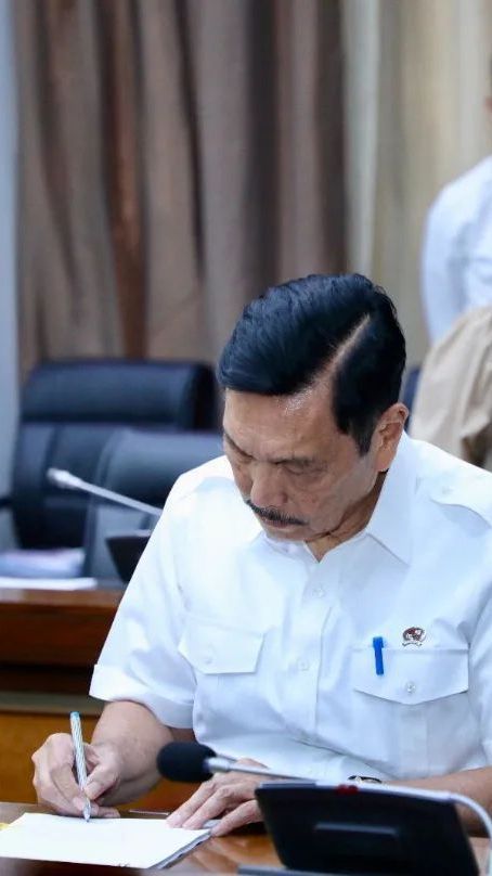 Potret Terbaru Luhut Nyaris Sebulan Dirawat di Singapura: Rambutnya Kini Tampak Memutih