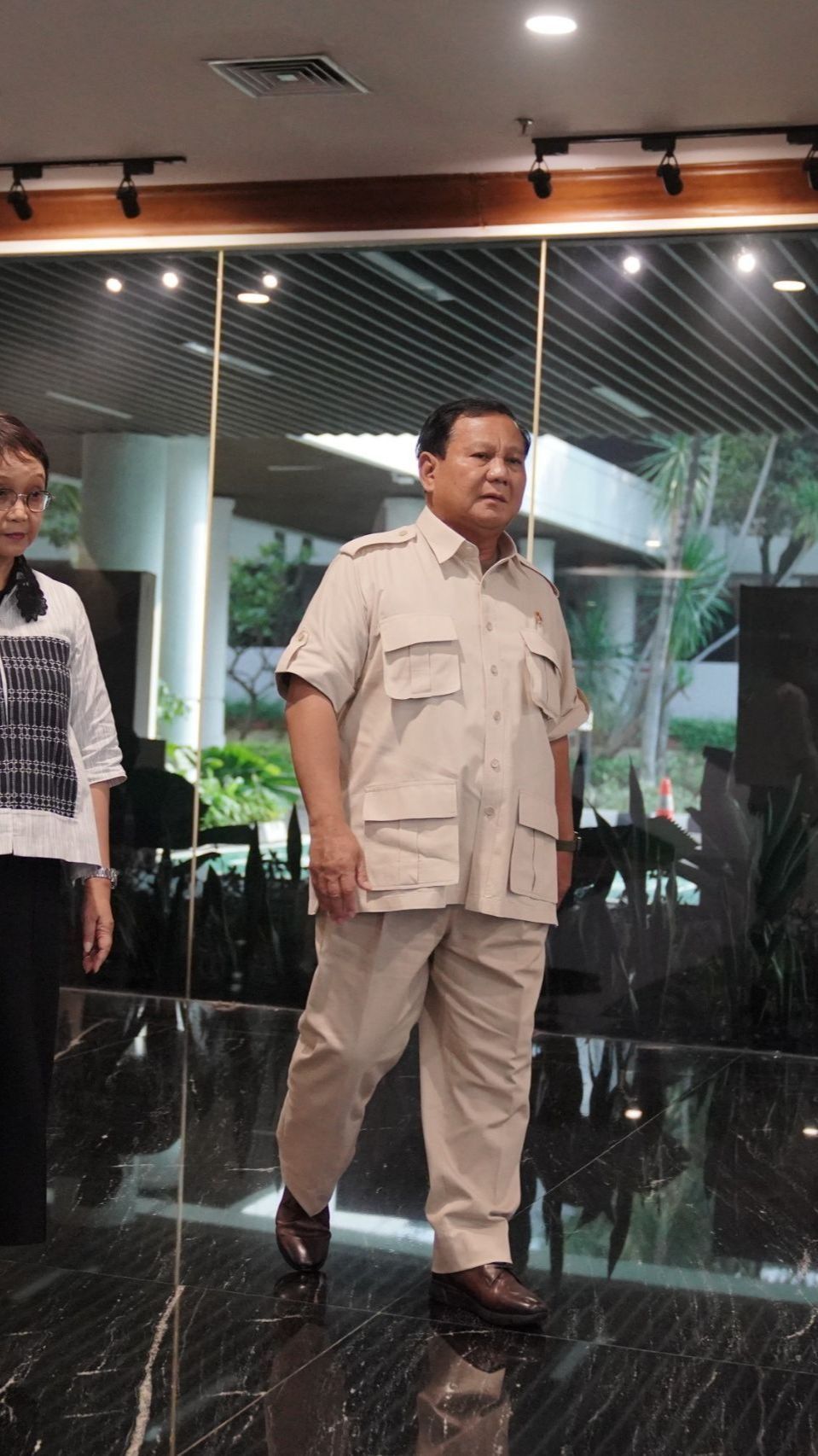 Gerindra Balas Pantun Hasto PDIP: Prabowo Mempesona, Difitnah Senyumin Saja