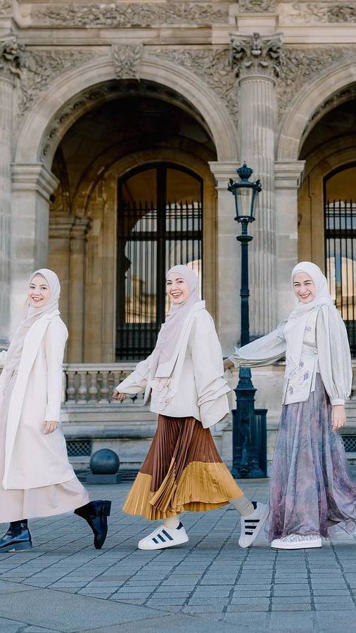 Momen Keseruan Natasha Rizky Bersama Dian Ayu, Ratna Galih dan Nina Zatulini Liburan ke Prancis, Netizen 'Mukanya Kembar Semua'