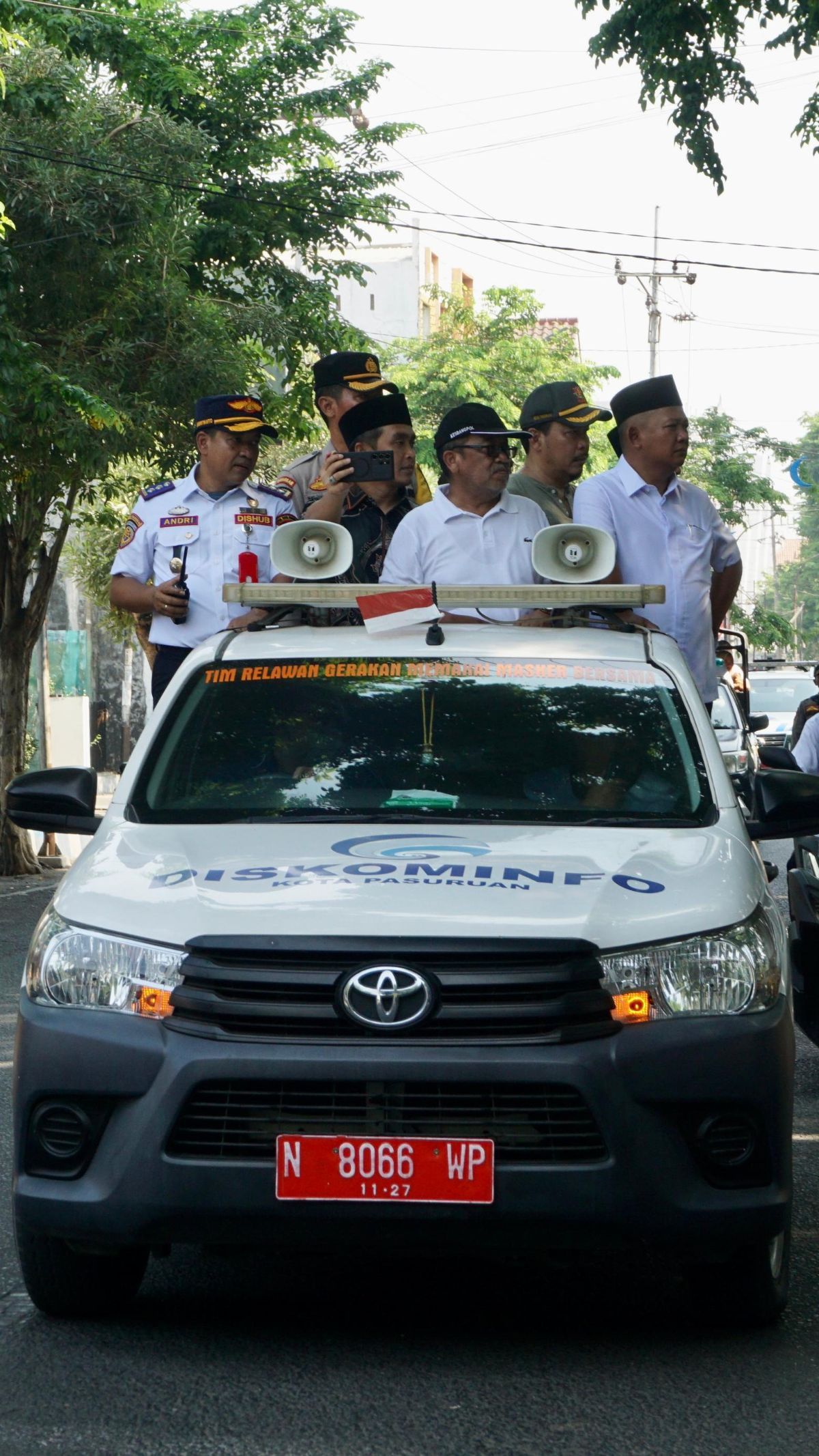 Naik Mobil Bak Terbuka Keliling Kota, Gus Ipul Woro-Woro Penertiban Parkir dan PKL di Pasuruan