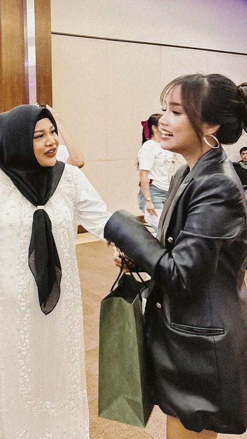 Kesopanannya Jadi Sorotan, 8 Foto Penampilan Aurel Hermansyah Saat Hadir di Ultah Fuji