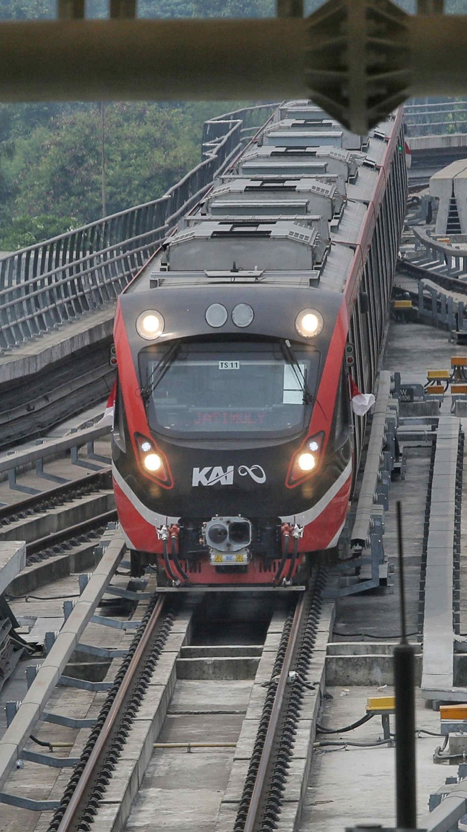 Viral Atap Stasiun LRT Jabodebek Cawang Bocor, Ini Penjelasan KAI