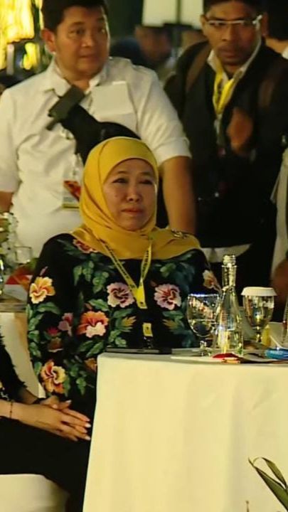 Khofifah Berjilbab Kuning, Jokowi Dikawal Prabowo dan Airlangga di Acara HUT Golkar