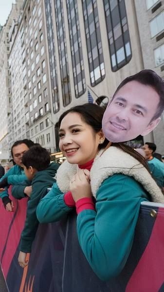 Bikin Baper, 8 Foto Nagita Slavina Saat Beri Dukungan Ke Raffi Ahmad Marathon di New York