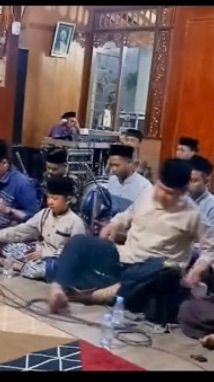 Viral Video Para Vokalis Sholawat Kesetrum Mic, Warganet: Kompak Banget