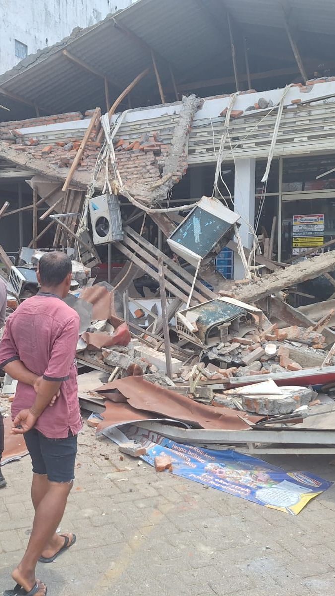 Gerai Indomaret di Malang Runtuh, Dua Orang Terluka