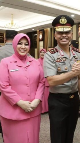 Potret Ulang Tahun Emas Istri Jenderal Bintang 2 Polri, Dirayakan Sederhana Bareng Anak Cucu