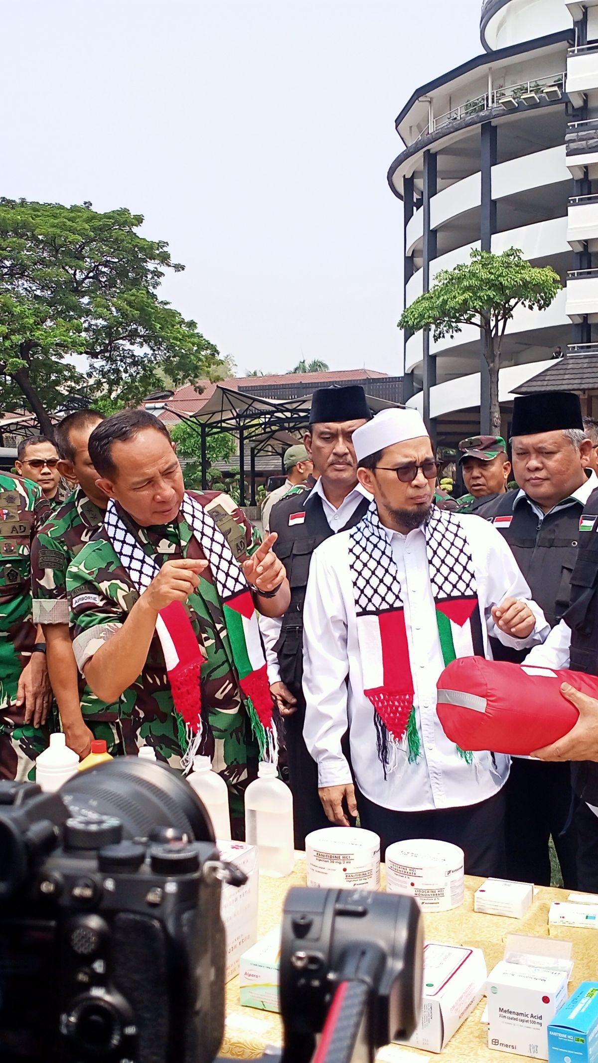 TNI AD Gandeng BAZNAS dan UAH Kirim Bantuan Kemanusiaan untuk Masyarakat Palestina