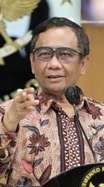 Mahfud MD Cerita, Ada Negara Presidennya Ubah Konstitusi karena Ingin Berkuasa Terus