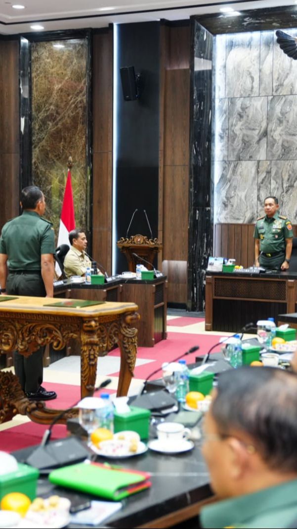 Panglima TNI Agus Subiyanto Serah Terima Risalah Kasad, Beri Tiga Tugas Ini ke Jenderal Maruli