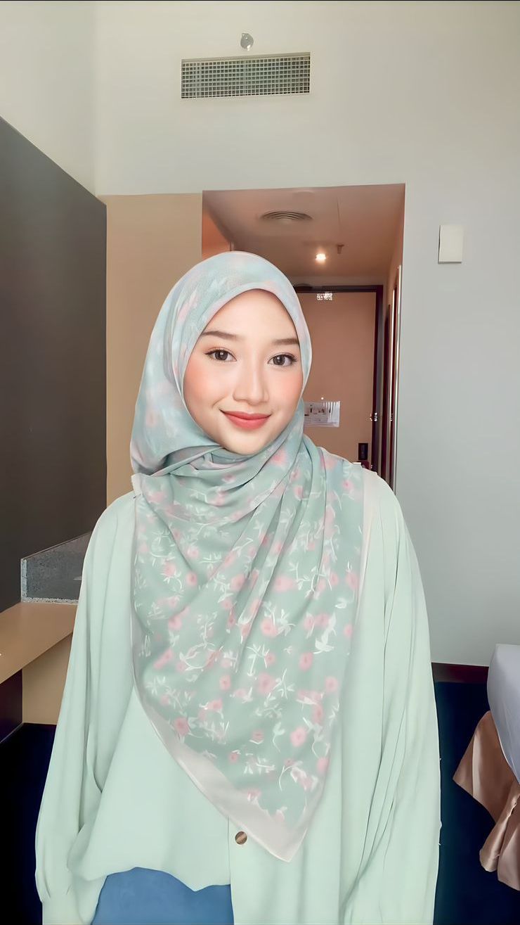 Tutorial Hijab Segi Empat Yang Elegan Dan Menutup Dada