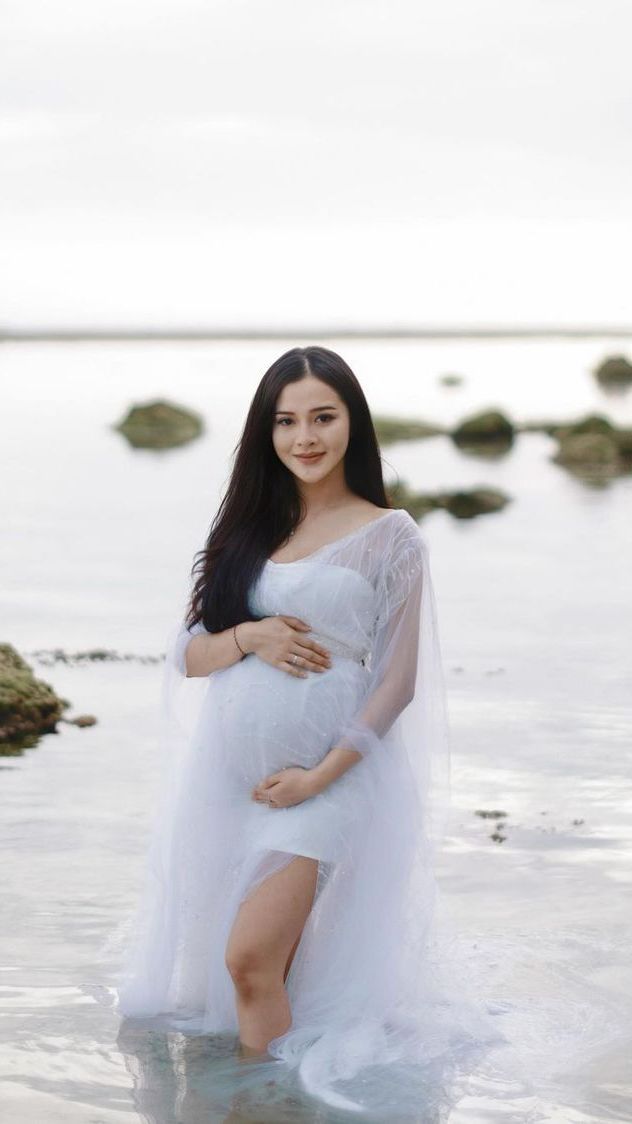 Intip Sederet Potret Maternity Shoot Bella Bonita, Istri Denny Caknan, Pamer Baby Bump di Pantai