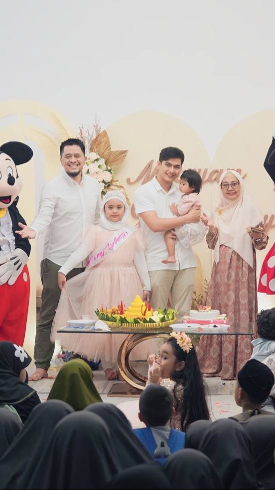 Teuku Ryan Hadir Namun Ricis Absen, Berikut 8 Potret Perayaan Ulang Tahun Anak Oki Setiana Dewi