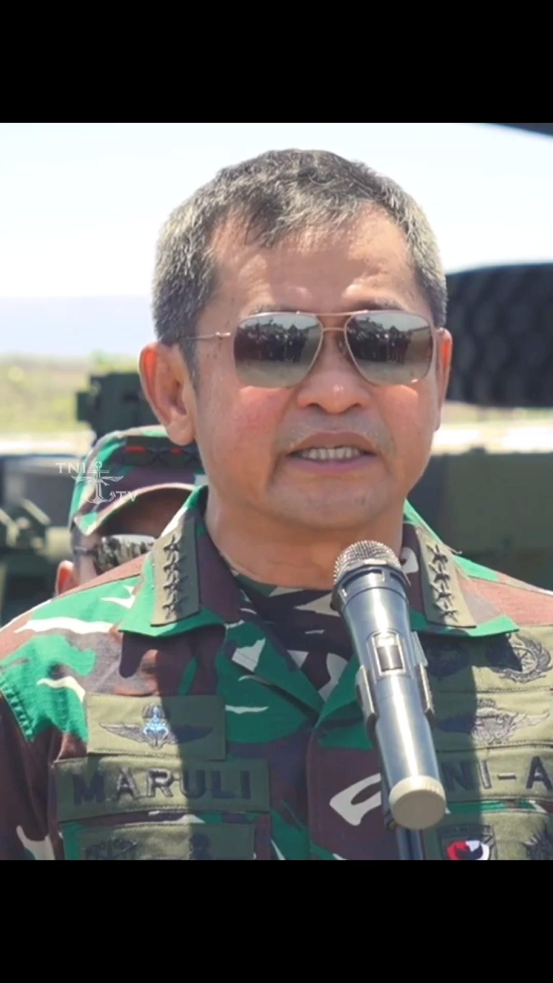 Ekspresi Bangga Kasad Jenderal Maruli Tinjau Artillery Strike Fire Power Demo