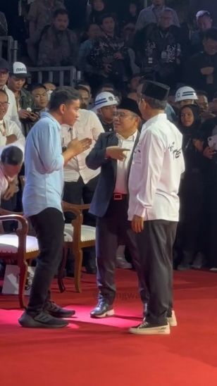 Di Balik Panasnya Debat Capres, Ada Senyum dan Pelukan Hangat Para Cawapres