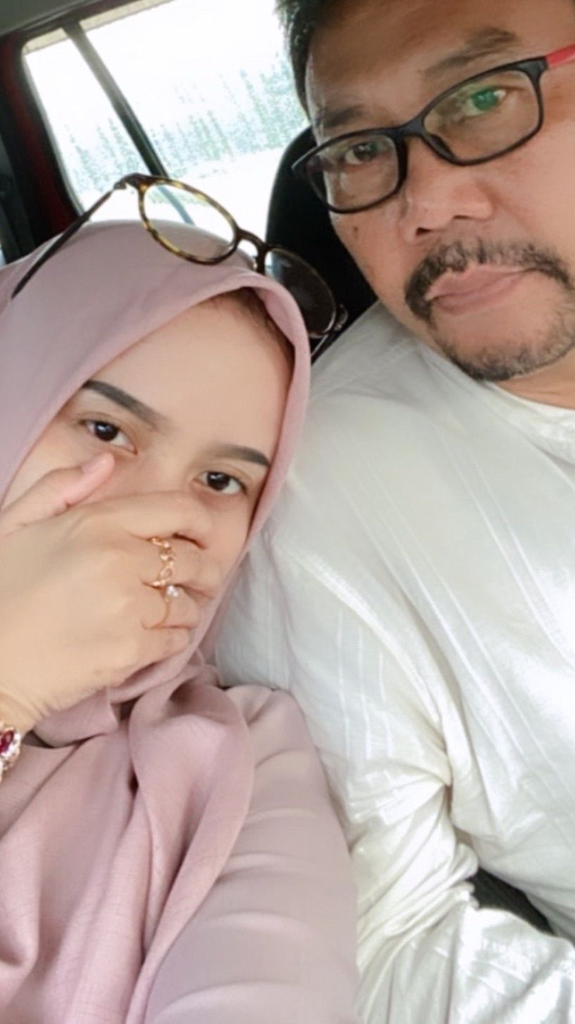 Menikah dengan Duda Lebih Tua 24 Tahun, Kisah Cinta Wanita Ini Viral Curi Perhatian