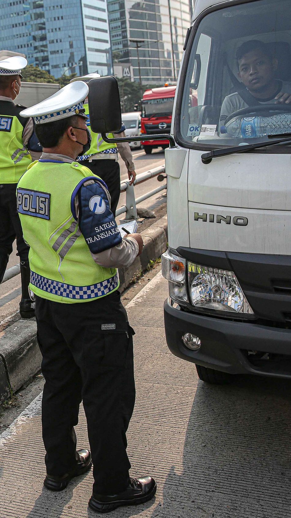 Tidak Ada Tilang Manual selama Nataru 2023, Polisi Diminta Tetap Tindak Pengendara yang Membahayakan