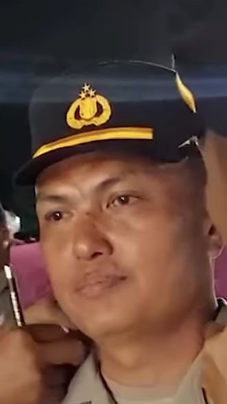 Momen Haru Penuh Tangis Bintara Polisi Jadi Perwira Tak Ada yang Pasangkan Pangkat, Sang Istri Baru Saja Meninggal⁠