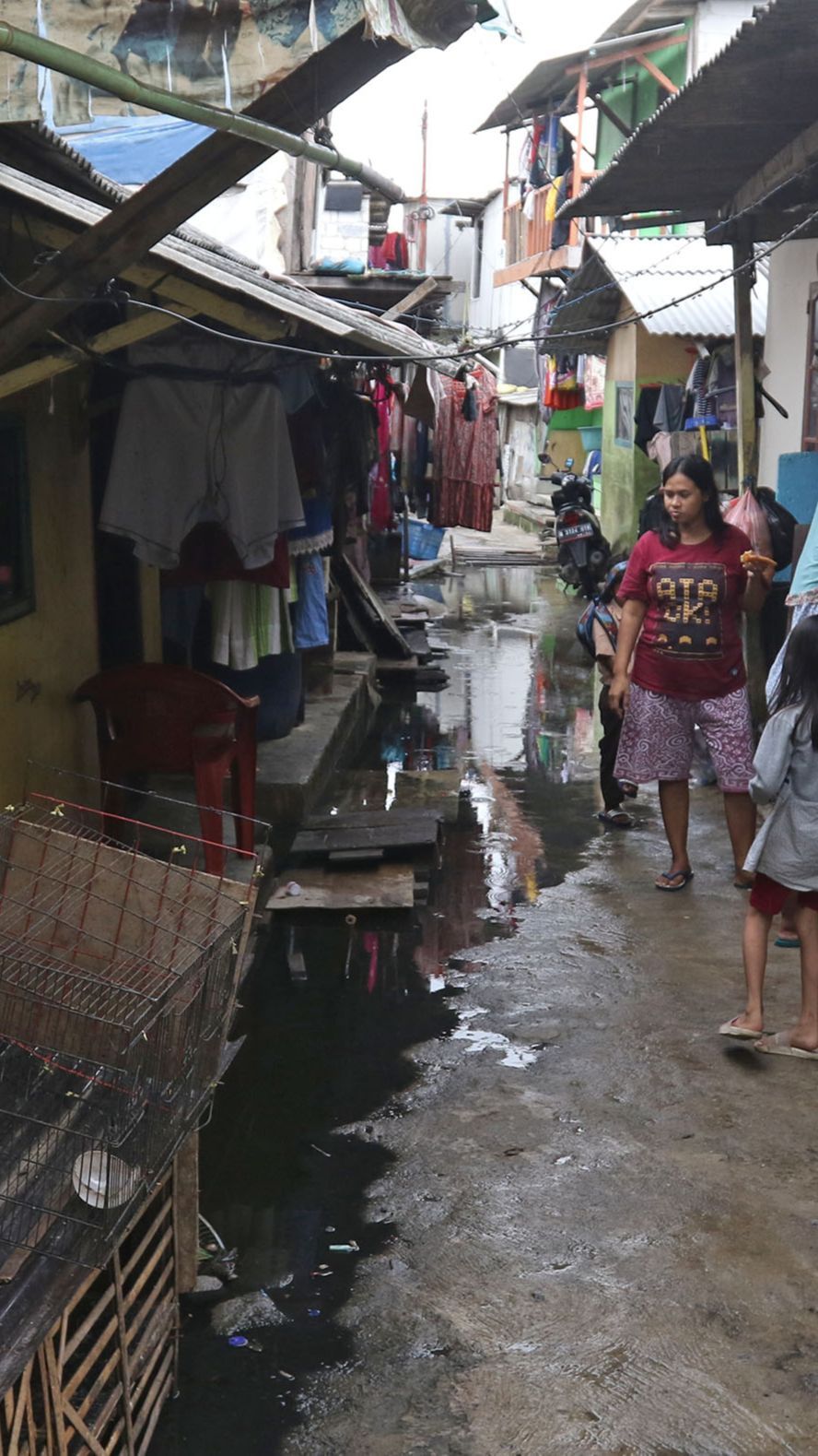 Miris Perkampungan Waria Kumuh, Hidup Tanpa Listrik dan Air 'Ya Make Up Harus Siang'