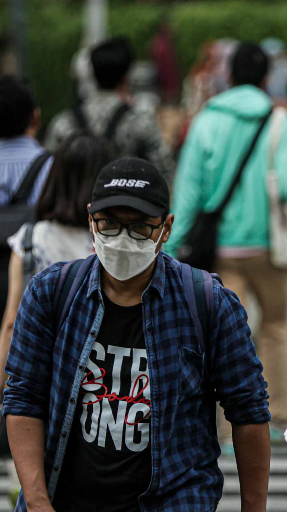 Kasus Covid-19 Naik Lagi, Penumpang Pesawat di Bandara Diimbau untuk Pakai Masker