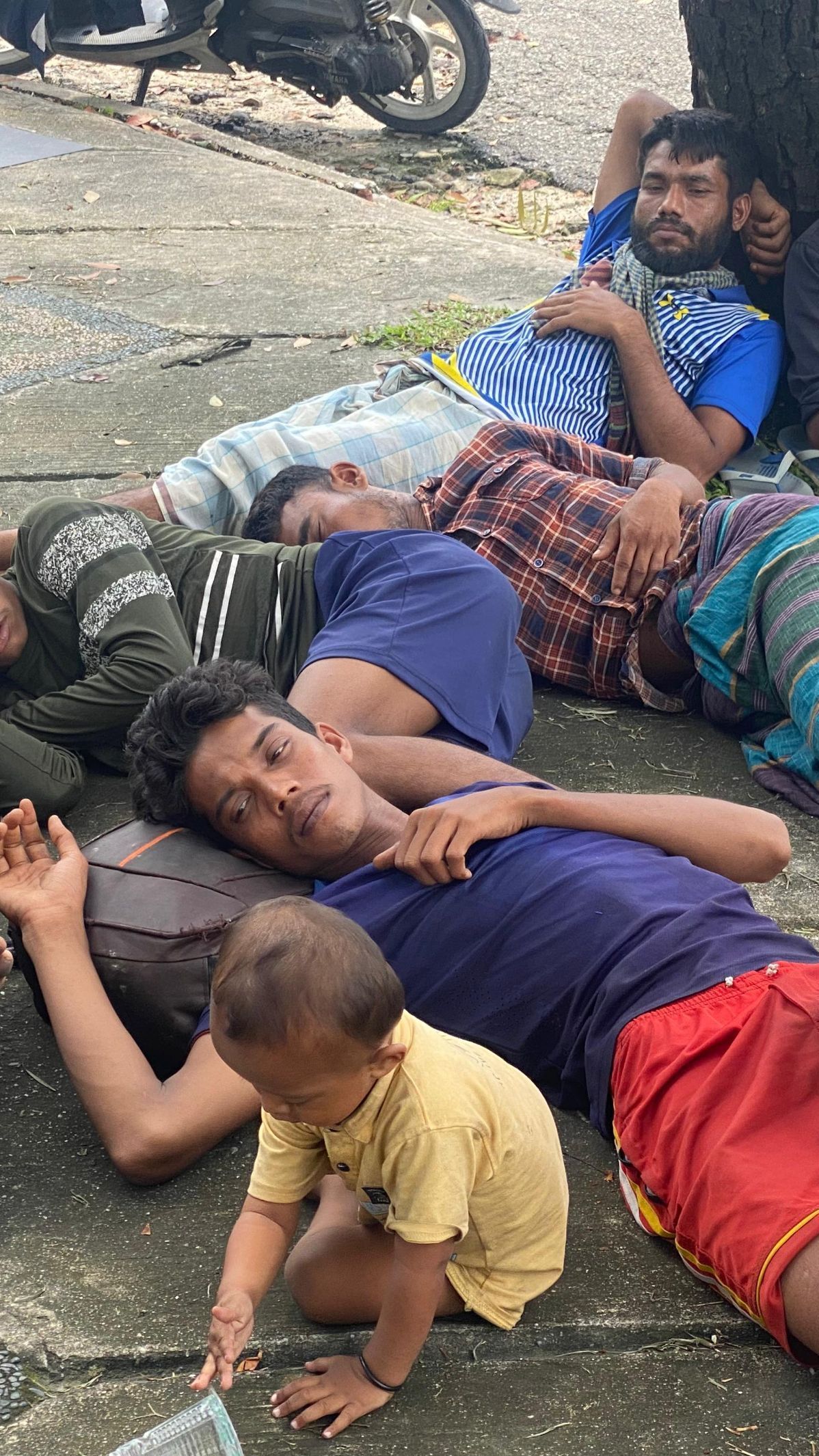 13 Warga Rohingya Kini 'Terdampar' di Jalanan Pekanbaru, Mengaku Ada yang Bawa Tapi Tak Tahu Siapa