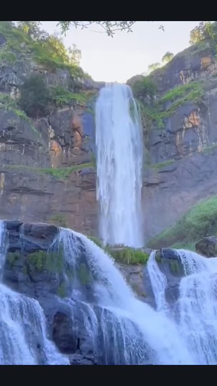 Potret Indah Curug Cikanteh Sukabumi, Tiga Tingkat Air Terjun Besar yang Tersembunyi di Antara Pepohonan