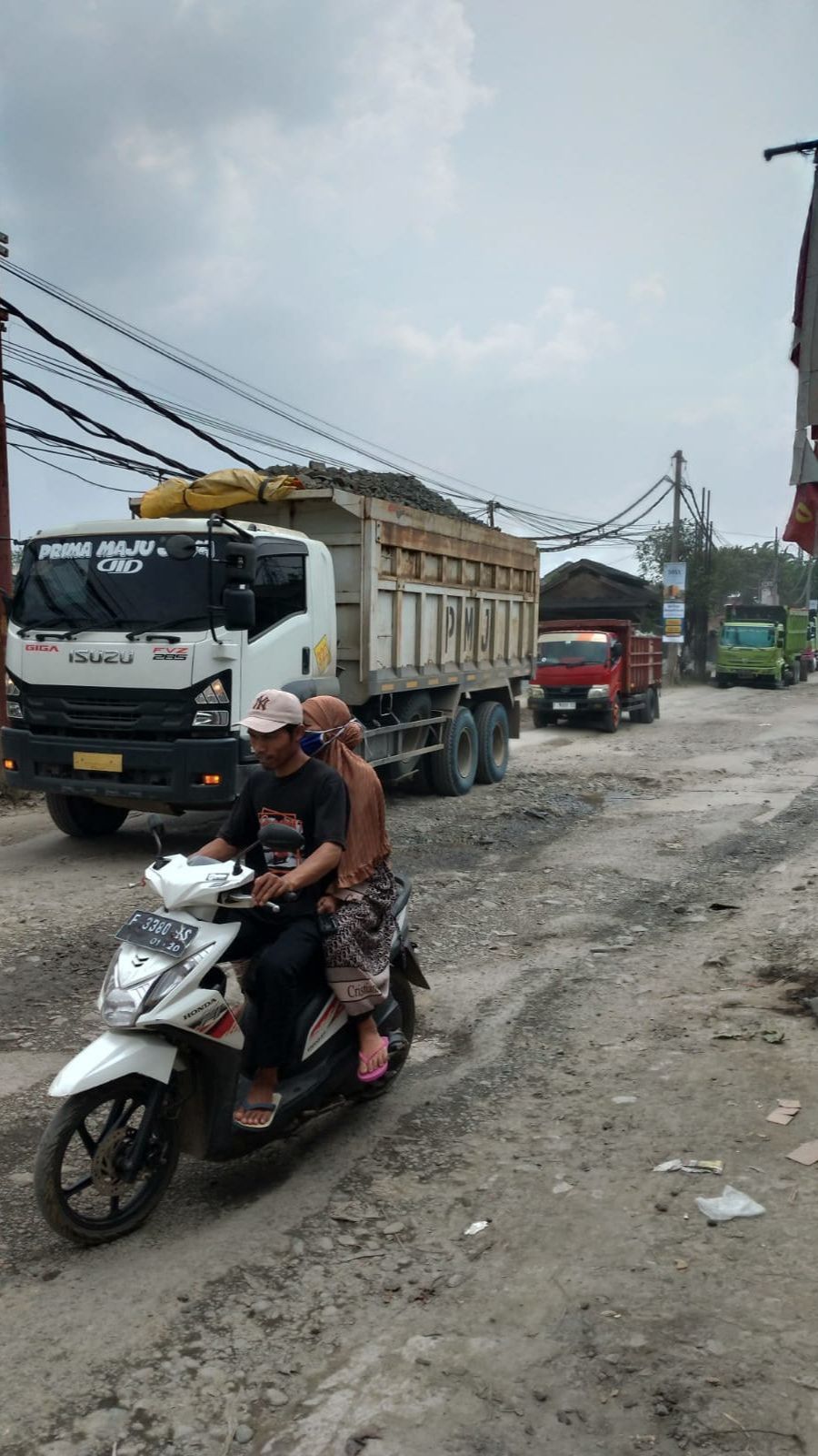 Pj Gubernur Jabar Minta Truk Tambang Galian C di Parung Panjang Patuhi Aturan Jam Operasi