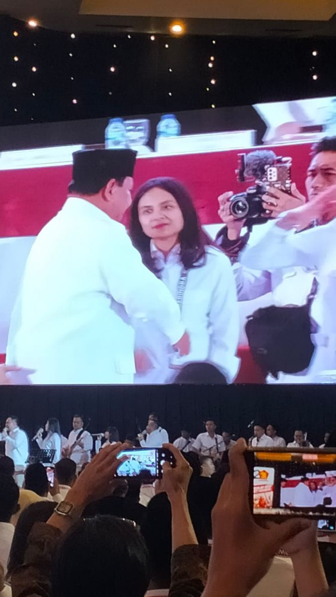 Berbaju Putih dan Kopiah Hitam, Prabowo Hadiri Rakornas Gerindra di Jiexpo