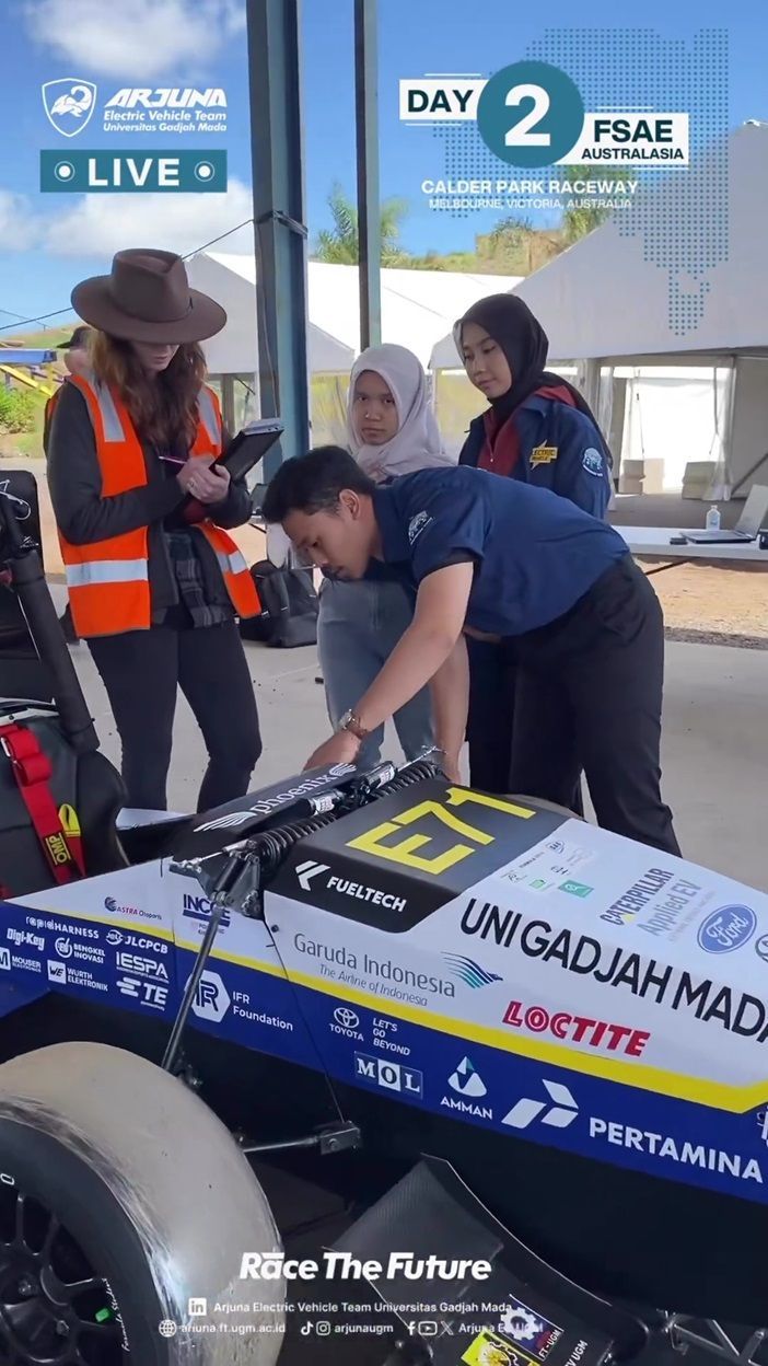 Tegang, Mobil Phoenix AF-04 dari Arjuna EV UGM Akhirnya Lulus Inspeksi Formula SAE 2023