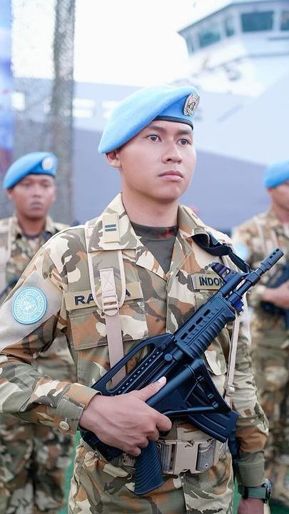 Dikirim ke Lebanon, ini Sosok Lettu Rakha Anak Jenderal Eks Komandan Marinir Kompak Kenakan Seragam TNI AL dengan Sang Ayah