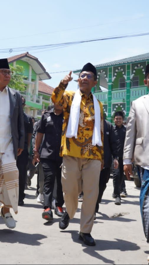 Mahfud Napak Tilas Ponpes Sinarmiskin yang Pernah Disinggahi Gus Dur