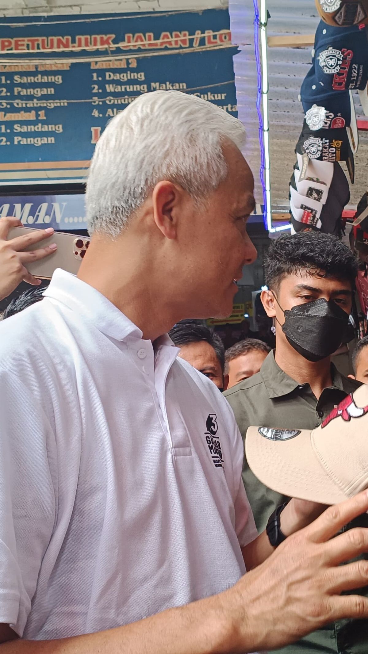 Momen Lucu Bocah Minta Uang Saat Ganjar Blusukan di Pasar Wonosobo: Buat Beli Burung Pak