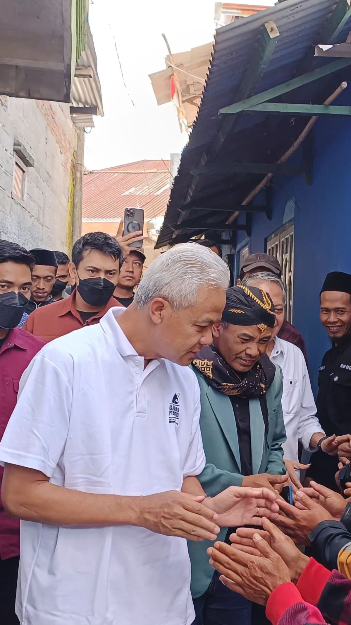 Momen Seru Ganjar Nginap di Rumah Warga, Diajak Curcol dan Nikmati Tempe Kemul Khas Wonosobo