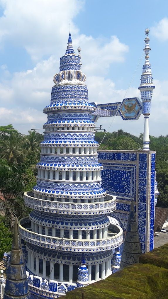 Masjid 10 Lantai di Malang Berdiri Megah tanpa Arsitek, Dibangun Malam Hari Didesain Seorang Kiai