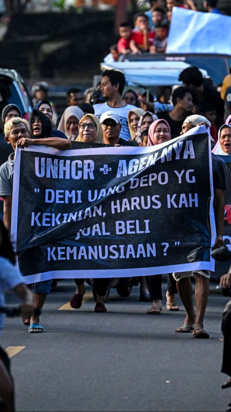 FOTO: Aksi Warga Sabang Demo Tolak Kedatangan Pengungsi Rohingya di Aceh