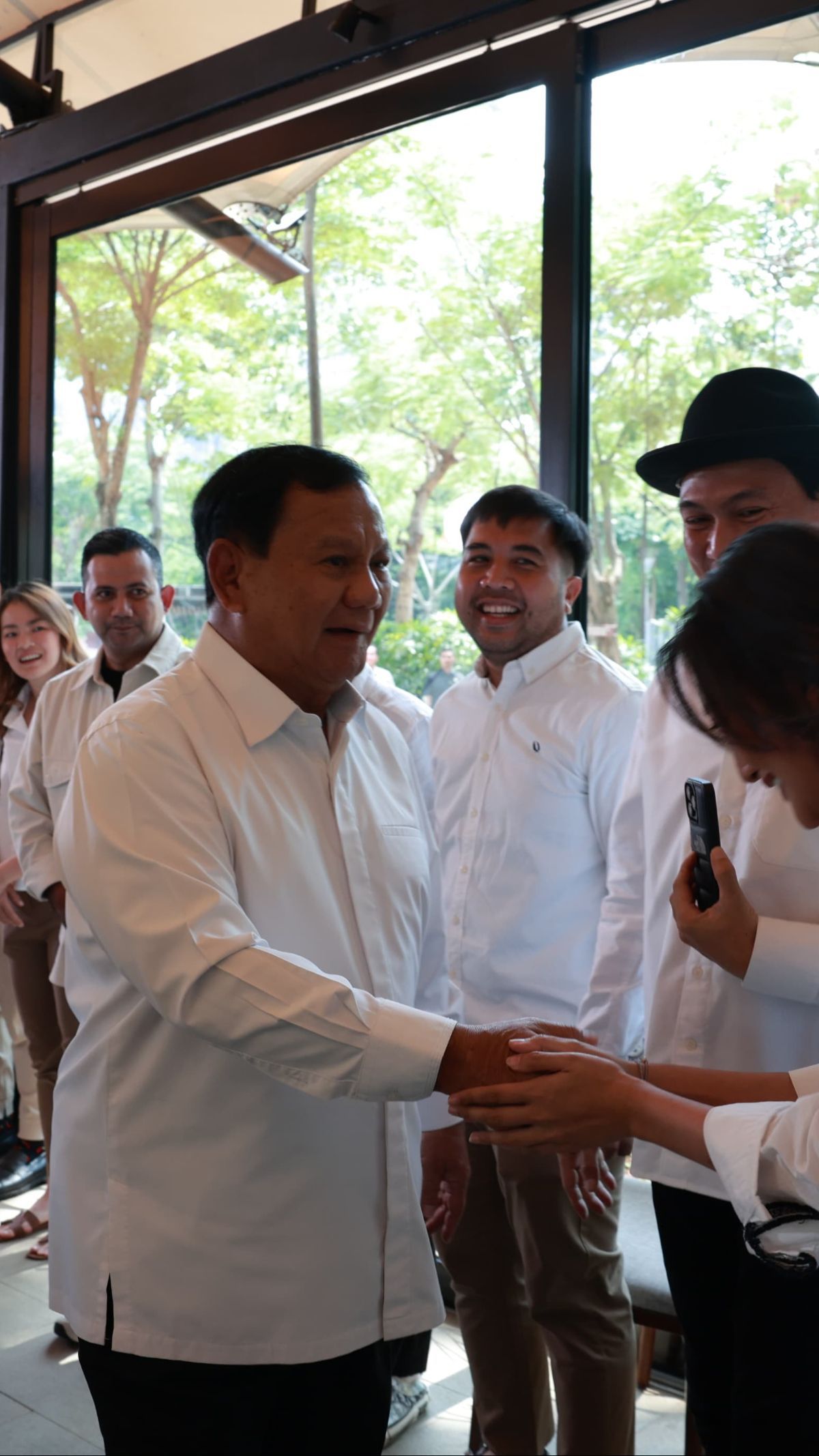 Prabowo Diskusi Bareng Erick Thohir hingga Kreator: Berbuat Baik, Jangan Sakiti Orang Lain