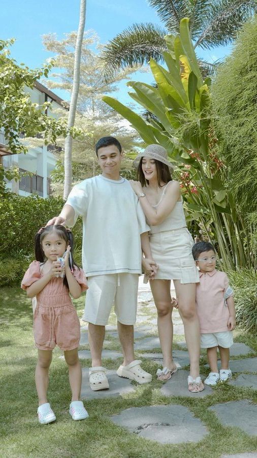 10 Momen Keseruan Keluarga Pasangan Raditya Dika dan Anissa Aziza Liburan di Bali, Potret Anak Sulungnya Makin Cantik!