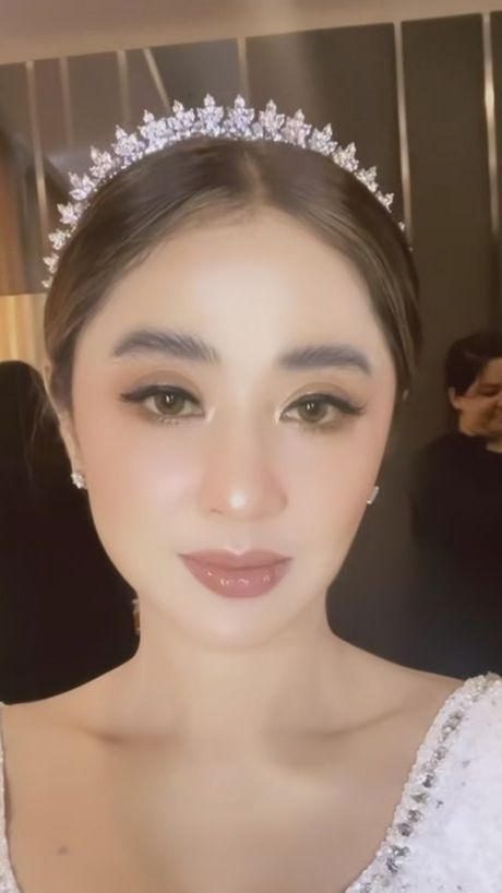 Dandan Seperti Pengantin, ini Deretan Potret Cantik Dewi Perssik di Momen Ultah ke-38