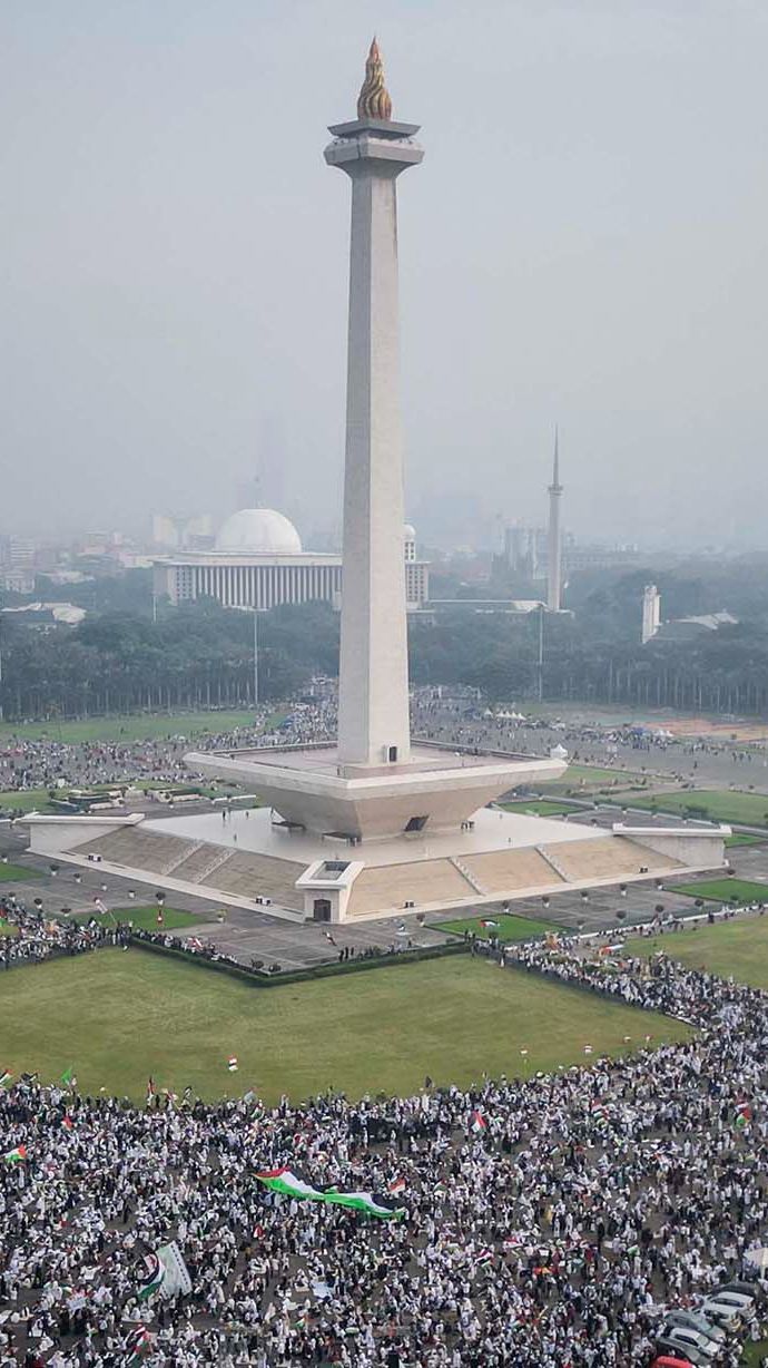 FOTO: Pantauan Udara Lautan Massa Munajat Kubro 212 Padati Lapangan Monas, Serukan Bela Palestina