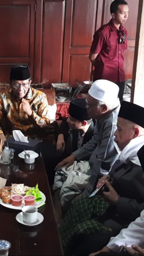 Terima Dukungan dari Kiai se-Mataram, Mahfud MD Singgung Tekanan Politik dari Aparat