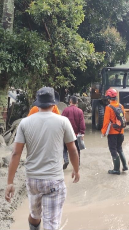 12 Orang Hilang Usai Banjir Bandang dan Longsor Terjang Humbang Hasundutan Sumut