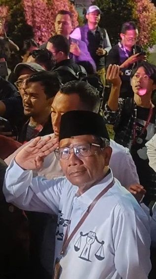 Mahfud Sindir Ada Pejabat Setiap Hari Kerja ke Luar Kantor Sibuk Kampanye dan Terima Deklarasi