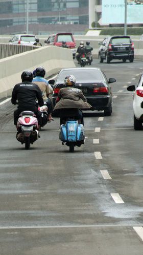 Viral Warga Jengkel Pemotor Berpelat Dinas Polri Lewat JLNT Casablanca Disetop Polisi Tanpa Ditilang